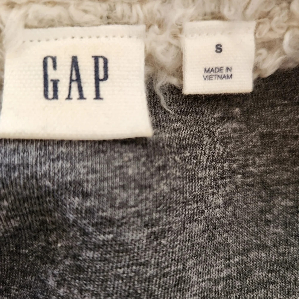 ||GAP|| fur vest - Picture 6 of 6